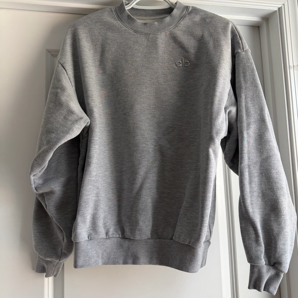 ALO Yoga Gray Accolade Crew Neck Pullover